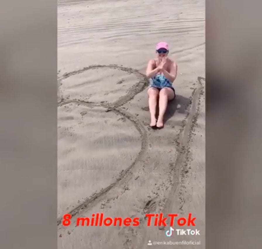Su popularidad alcanzó ya los 
<b>8 millones</b> de seguidores en esa plataforma y desde la playa se dio la oportunidad de agradecer a sus fans. 
<br>