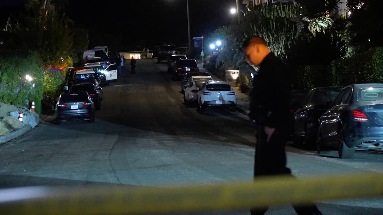 Según informes, las autoridades respondieron a una llamada en la dirección de la residencia de Perry confirmando la muerte de un hombre de unos 50 años.