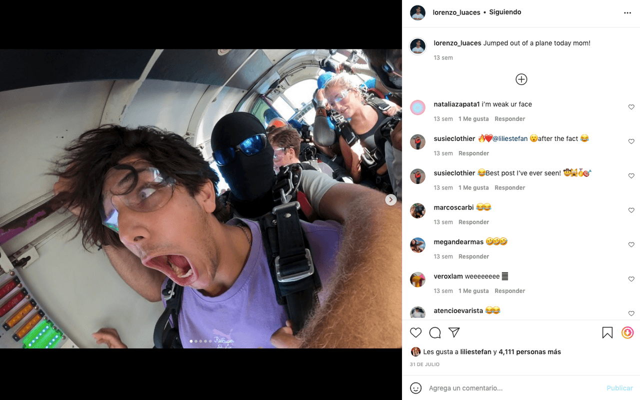 Mientras su hermano de 22 años escribió otra indirecta para Lili: “Hoy salté de un avión, má”.