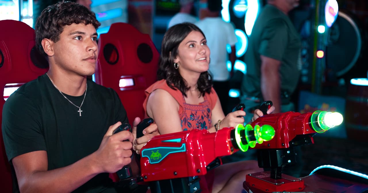 Para conocer precios, horarios y todas las opciones de entretenimiento que ofrece, visita la página oficial de 
<a href="https://andrettikarting.com/chandler" target="_blank">Andretti Indoor Karting & Games Chandler. </a>