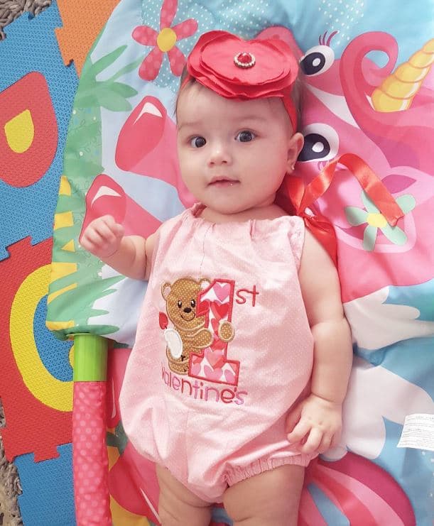 El amor se siente por todos lados. Miren qué hermosa en su primer San Valentín.