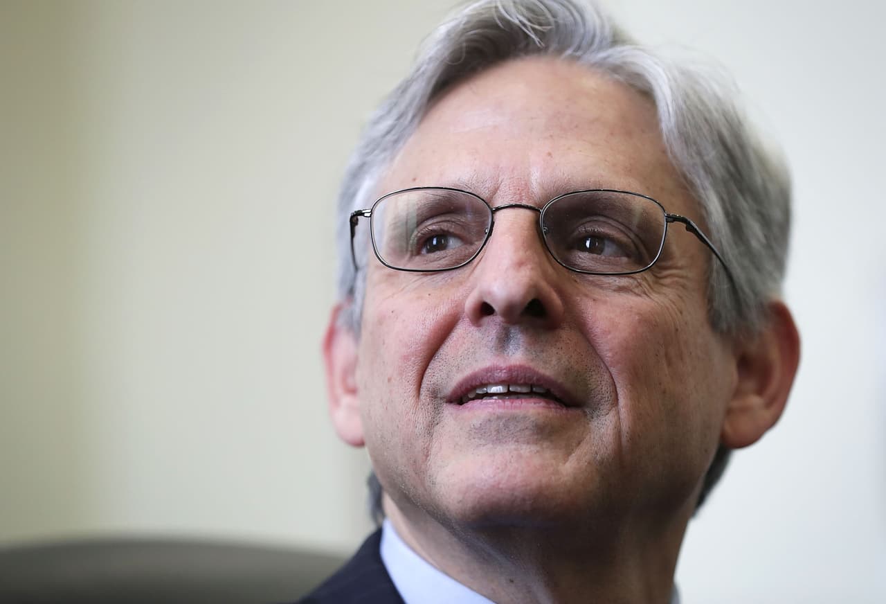 Jueces de inmigración piden al fiscal general Garland que les permita ser representados por un sindicato