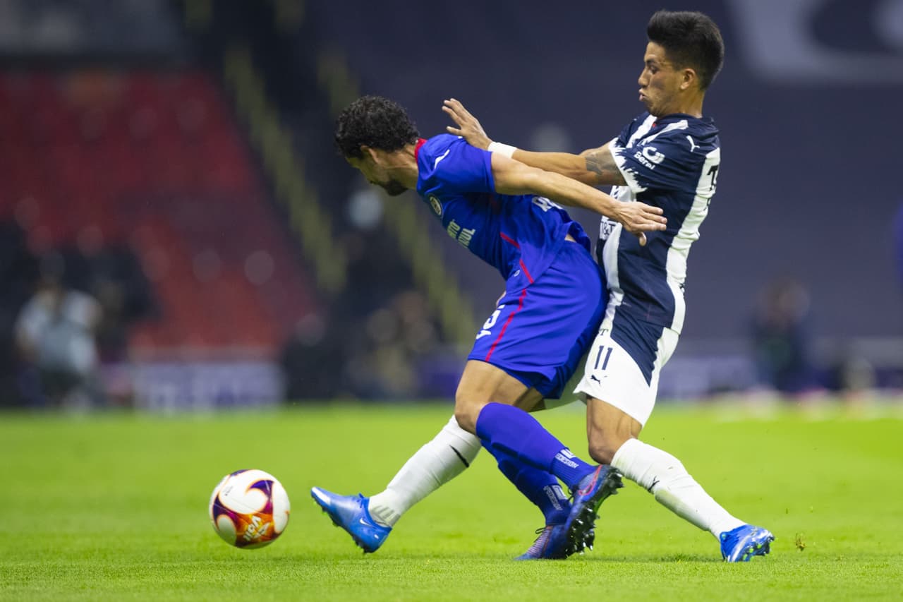 Con solitario gol de Roberto Alvarado (42'), Cruz Azul vence 1-0 a Monterrey y alargan su racha de victorias a nueve. Cruz Azul se queda como líder solitario del torneo y los Rayados bajan a cuarto lugar y podrían caer al quinto si es queToluca vence al Pachuca.