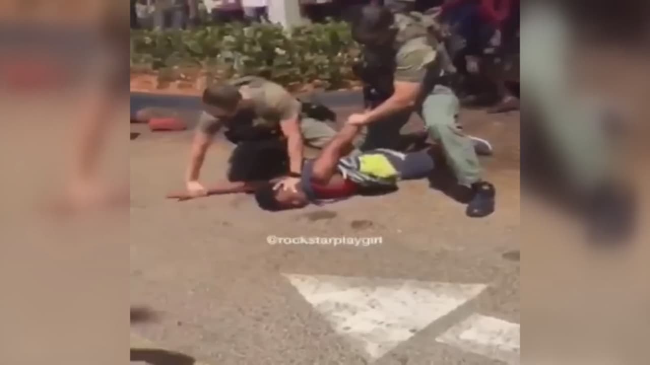 Despiden a oficial de Broward que golpeó la cabeza de un adolescente contra el pavimento 