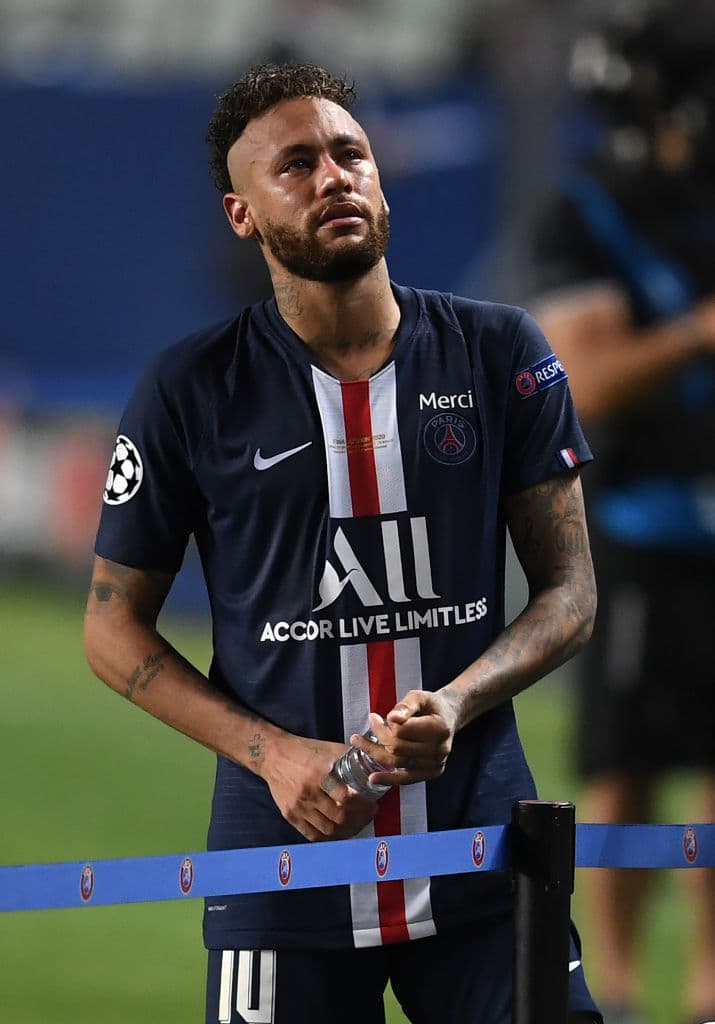 Después de perder la final de la Champions League con el PSG, 
<b>Neymar</b> (28) disfrutó de unas cortas vacaciones en Ibiza y ahora al volver a los entrenamiento, dio positivo a COVID-19.