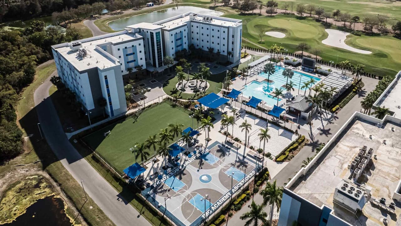 Academia de élite matriculó a hijos de personas supuestamente ligadas a cártel mexicano; paga multa de $1.72 millones