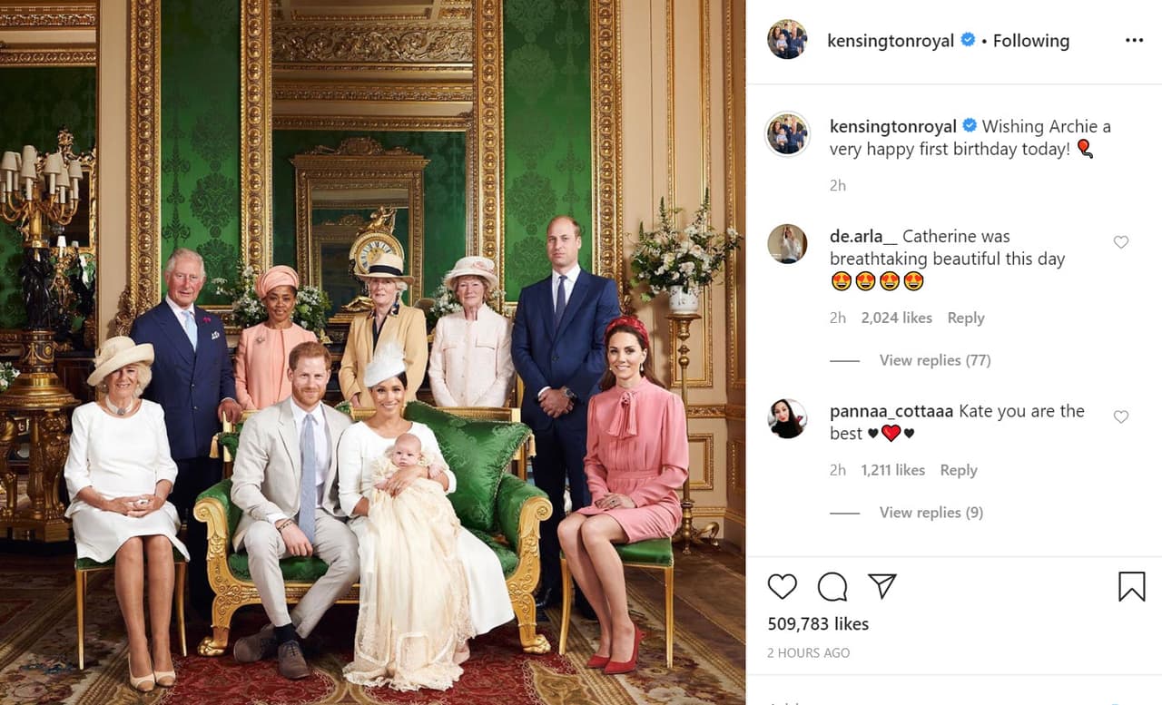 Sus tíos, el príncipe William y Kate Middleton, publicaron la que fue 
<b><a href="https://www.instagram.com/p/B_1r5QKFAsj/" target="_blank">la foto oficial</a></b> del bautizo de su sobrino para mandarle una felicitación: "¡Le deseamos a Archie un feliz primer cumpleaños!". 
<br>