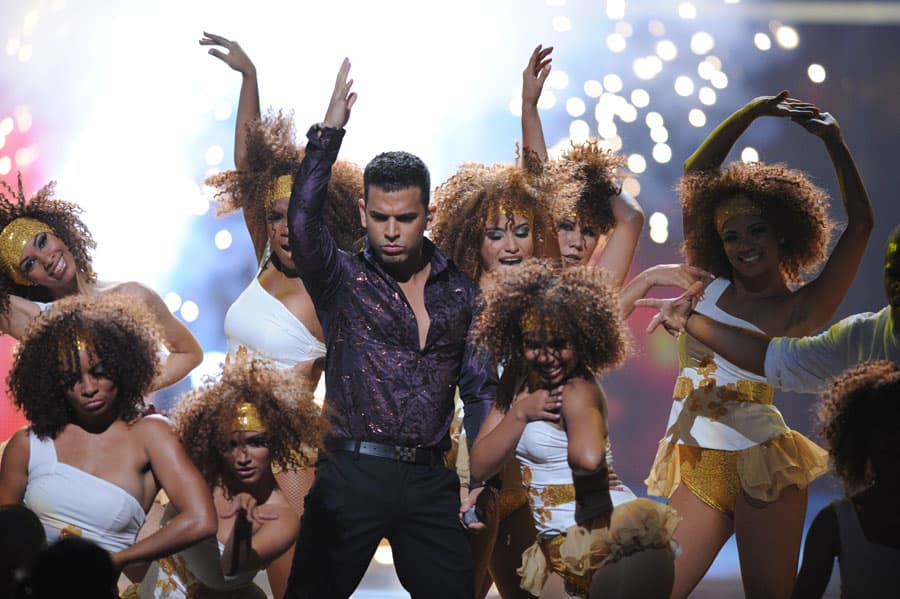 El cantante de música tropical no solo estuvo acompañado de un cuerpo de baile sino que la pirotecnia le dio ese 'wow factor'.