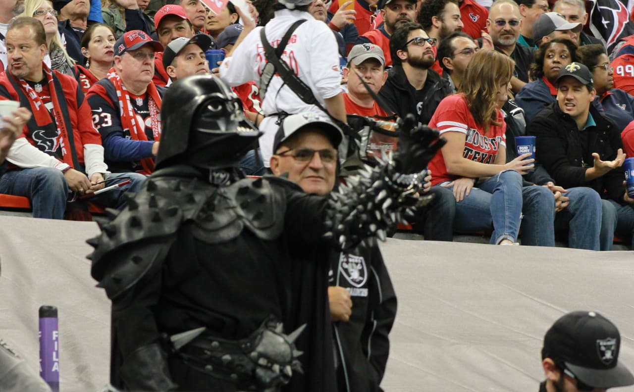 Miles de aficionados y apasionados de la NFL se dieron cita en el estadio Azteca para presenciar el duelo de Monday Night entre Raiders y Texans.