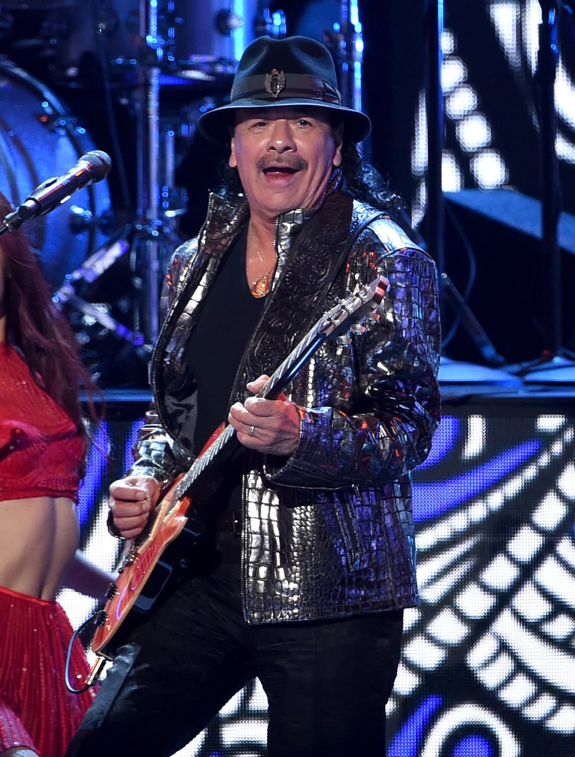 <b>Carlos Santana</b>: el guitarrista y músico mexicano alcanza los 90 millones de discos vendidos. 
<br>