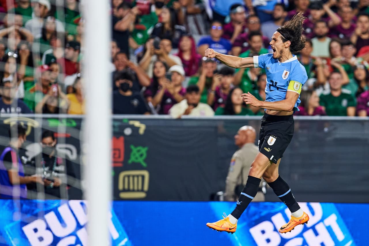 La selección mexicana tuvo uno de sus partidos más oscuros en la era del ‘Tata’ Martino y con doble de Edinson Cavani, Uruguay le pasó por encima a un Tri, que generó dudas, incertidumbre y preocupación a menos de 6 meses de Qatar 2022.