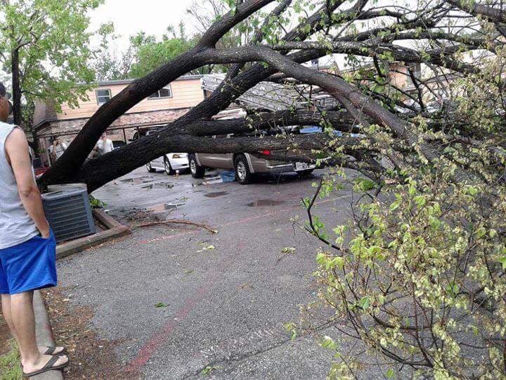 Destrozos causados por el mal tiempo en Houston.