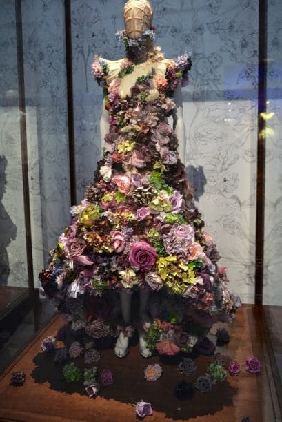Una obsesión romántica con la naturaleza es la que muestra este vestido de encanto.
