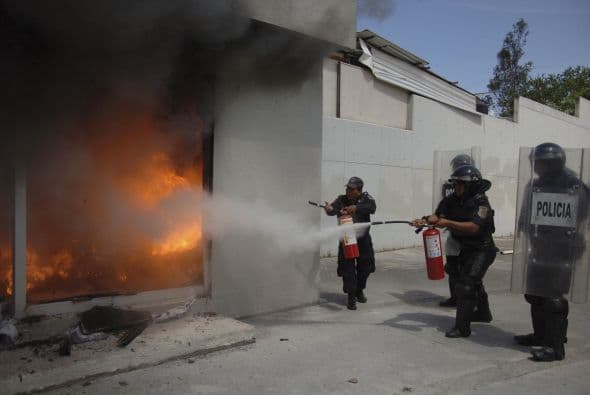 De inmediato comenzó a incendiarse una parte del inmueble.