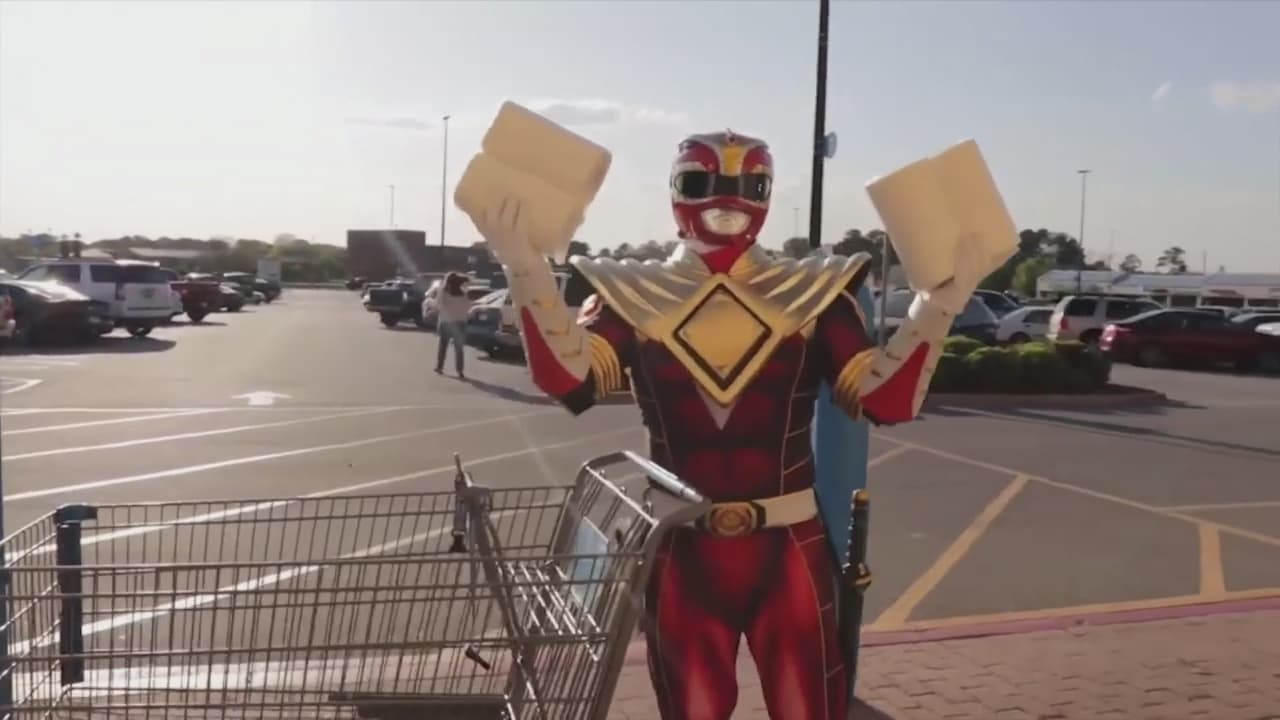 Un “Power Ranger” hispano ayuda a los más necesitados en medio de la crisis por el coronavirus