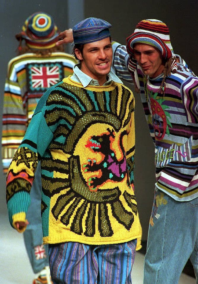 En los primeros años de los 90 las influencias étnicas se apoderaron de la moda, por eso podíamos ver estampados africanos.