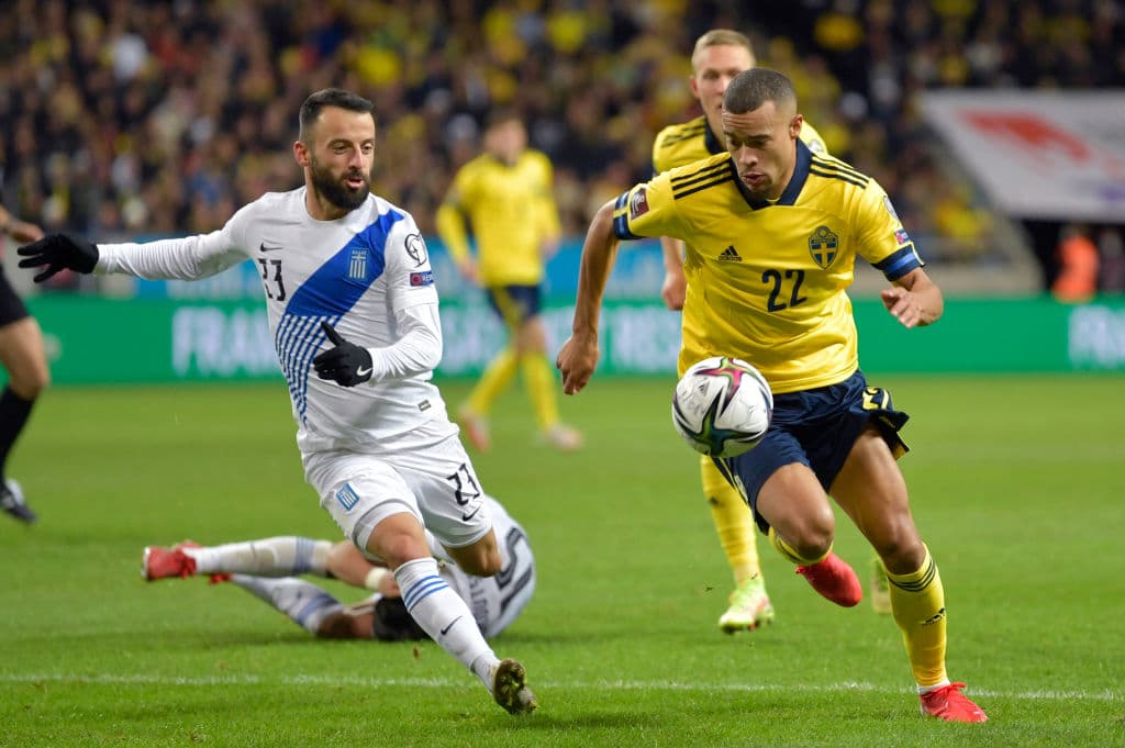 Emil Forsberg y Alexander Isak vuelven a aparecer frente Grecia y le dan la victoria a Suecia 2-0.