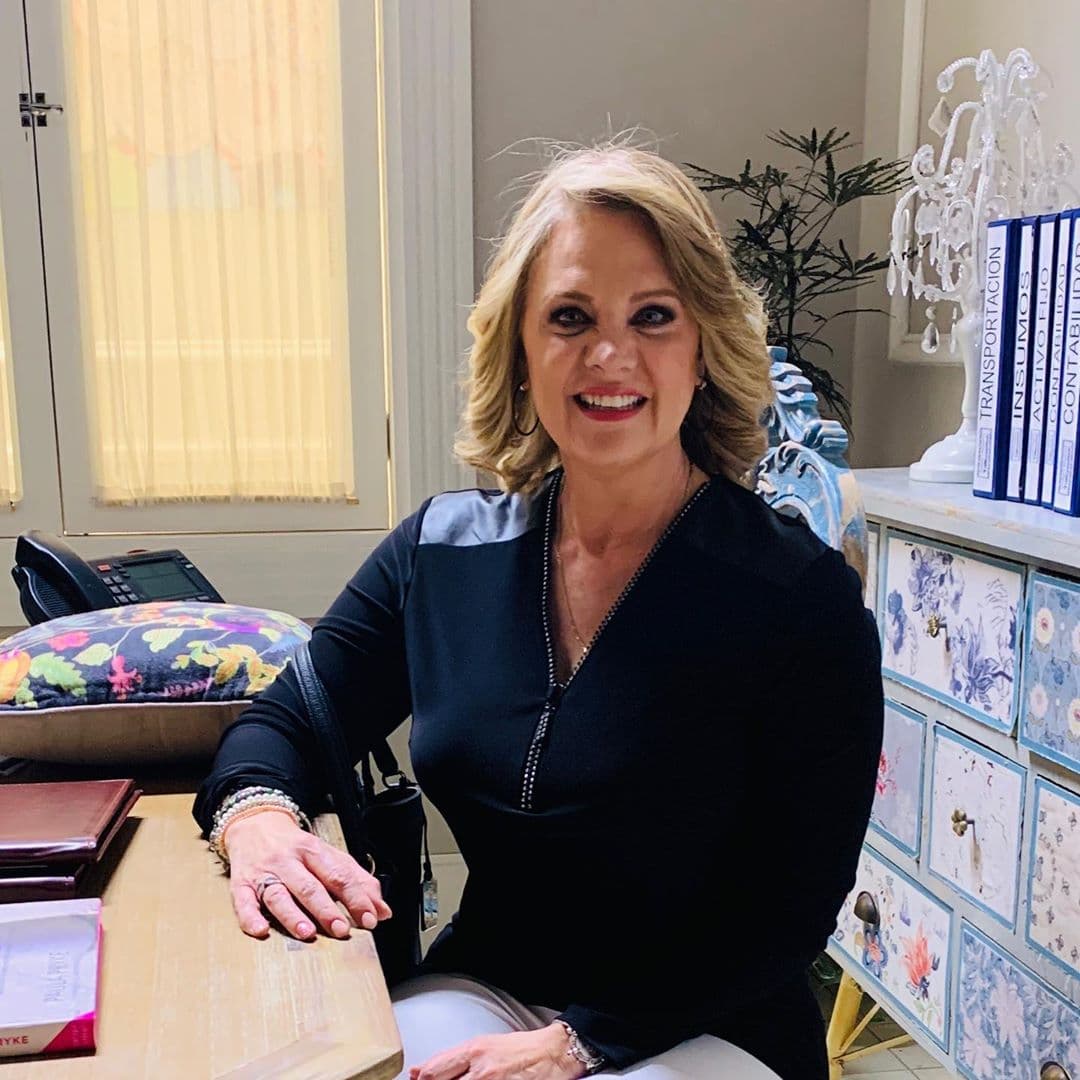 Además de su éxito en redes sociales, Erika Buenfil volvió a las telenovelas este año. Desde el 23 de marzo pasado el público puede verla en 'Te doy la vida', historia protagonizada José Ron, Eva Cedeño y Jorge Salinas.