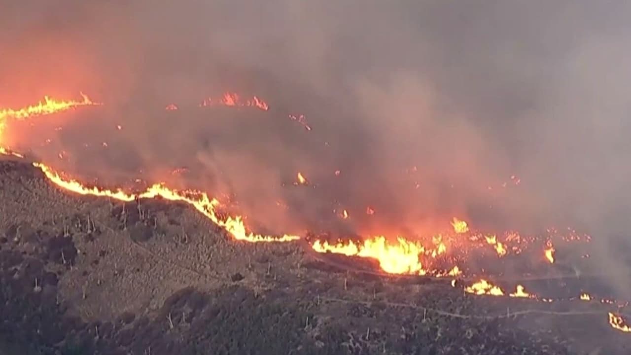 Bandera roja y posibles cortes de luz: Preparativos en California por vientos de Santa Ana y riesgo de incendios