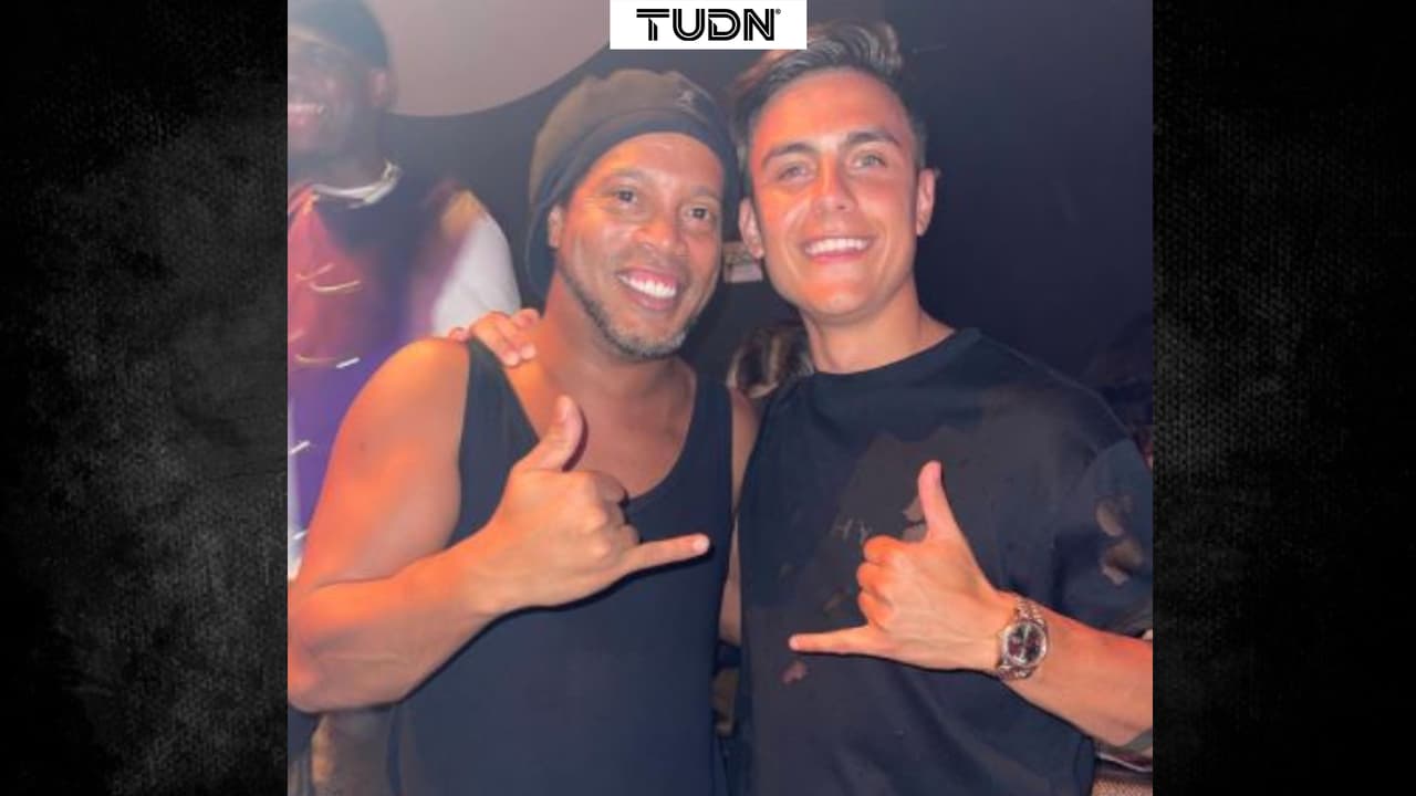 ¡Como niño! Dybala conoce a su ídolo Ronaldinho de fiesta en Miami