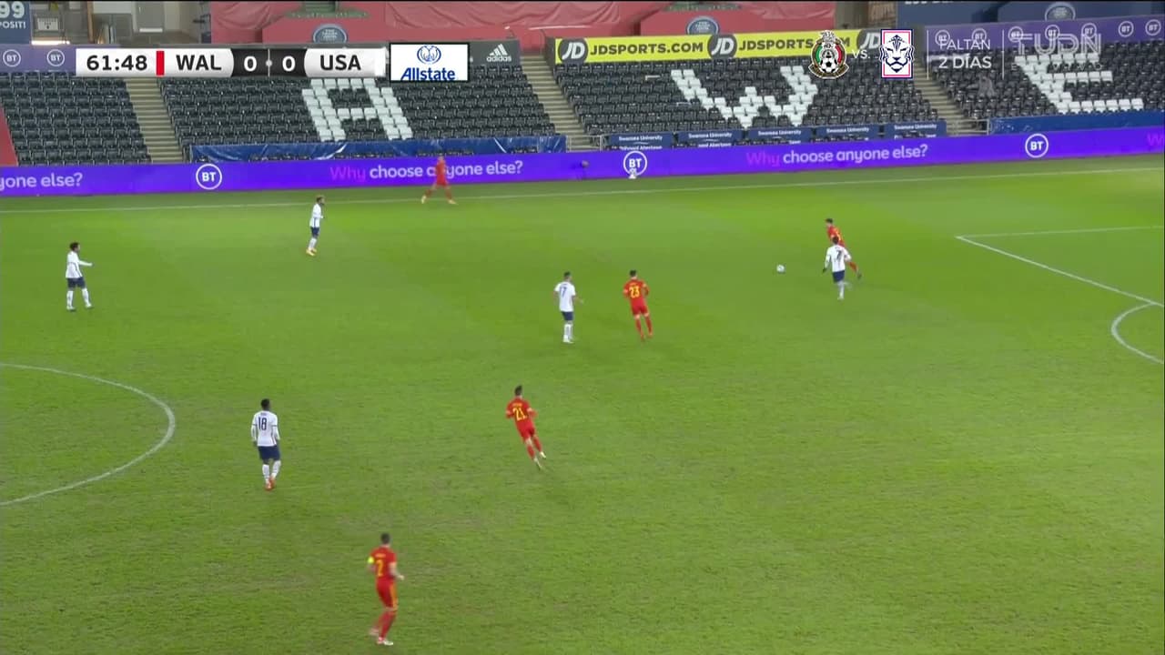 ¡TIRO ATAJADO! disparo por Brennan Johnson.