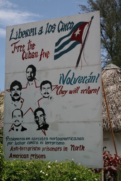 "Grupo de los 5" Aprehendidos en septiembre de 1998, Gerardo Hernández, condena cumplida, así como Ramón Labañino, Antonio Guerrero, Fernando González y René González, los cuatro ùltimos aún en prisión, son todos alabados en campañas internacionales por el régimen castrista, que no cesan de clamar por su libertad.