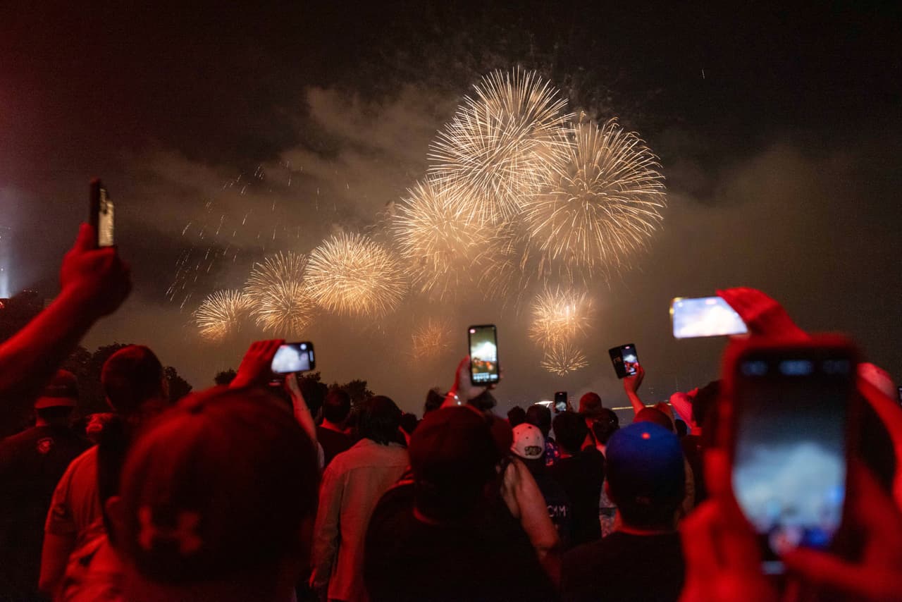 En total, el espectáculo detonó unos 60,000 cohetes.