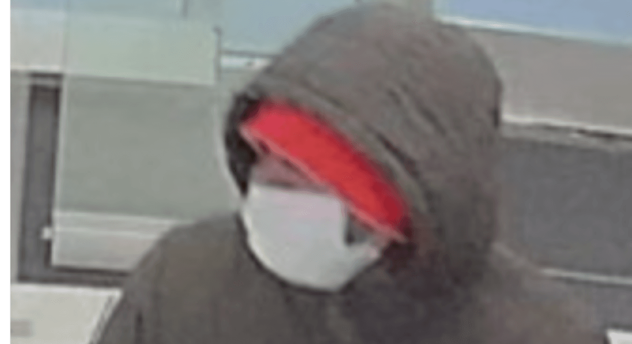 FBI busca a sujeto por disparar a guardia de seguridad tras robo en Fifth Third Bank