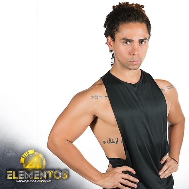 Fer Sagreeb llegó a Reto 4 Elementos con una cabellera rizada y un cuerpo atlético.