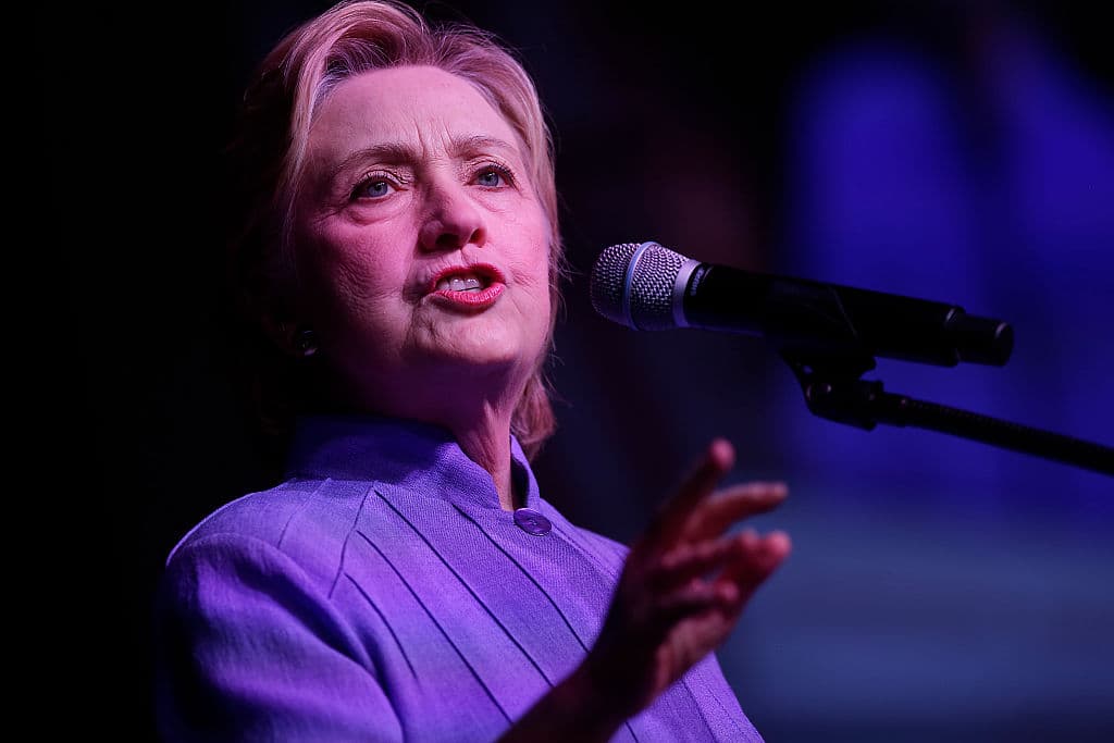 La campaña de Clinton indicó que la intención de la entrevista es colaborar con el Departamento de Justicia.