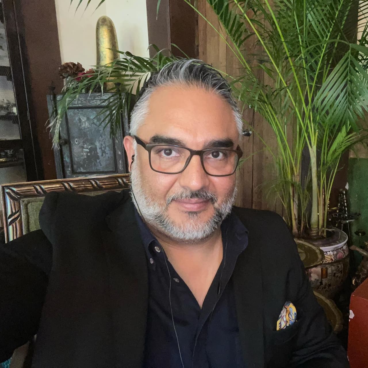 La tarde de ayer, Héctor Suárez aseguró que todo se trató de un hostigamiento voluntario por parte de Miguel Serrano, ya que tienen un conflicto desde hace tiempo debido a que este intentó robarle dinero en 2012.