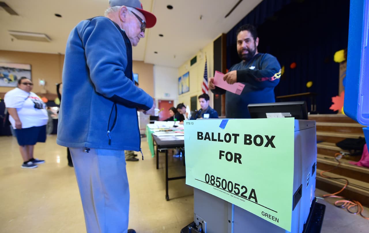🎧 Podcast: Cómo hacer para que en 2020 los hispanos tengan el mismo entusiasmo para votar que mostraron en 2018