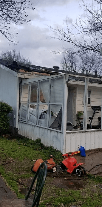 La tormenta provocó daños en esta propiedad localizada en Mesquite. El residente dijo que "se sentía como una explosión". Las imágenes fueron tomadas entre 7:30 a.m. y 8:00 a.m de la mañana del sábado 9 de marzo de 2019.