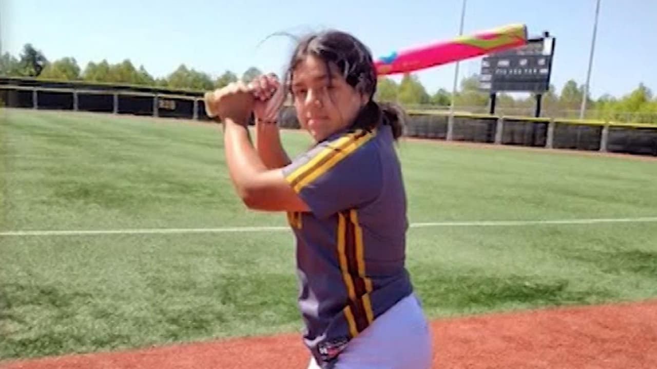 Alicia Reynaga, de 15 años, murió en el hospital tras ser apuñalada múltiples veces por un intruso que irrumpió su escuela secundaria en Stockton, California, y luego fue arrestado. Más información 
<a href="https://www.univision.com/noticias" target="_blank">aquí</a>.