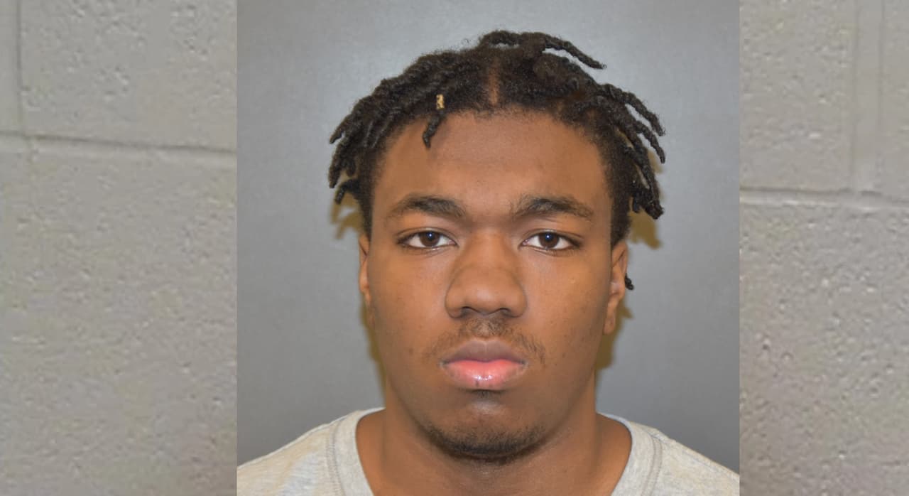 Identifican como Byrion Montgomery, al presunto asesino de una familia en Bolingbrook