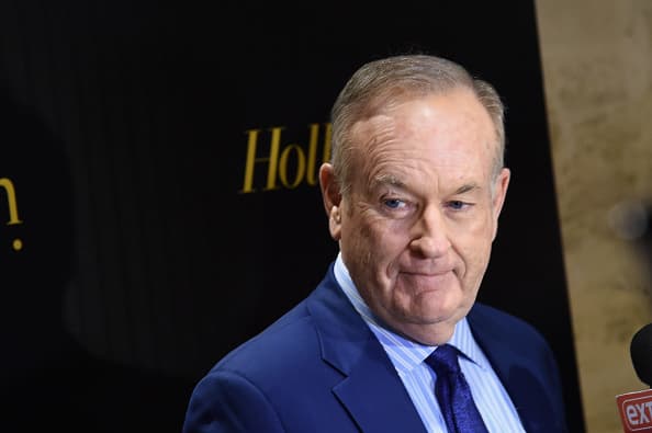 Fox renovó a Bill O'Reilly sabiendo que había pagado 32 millones para cerrar una demanda de acoso, según The New York Times