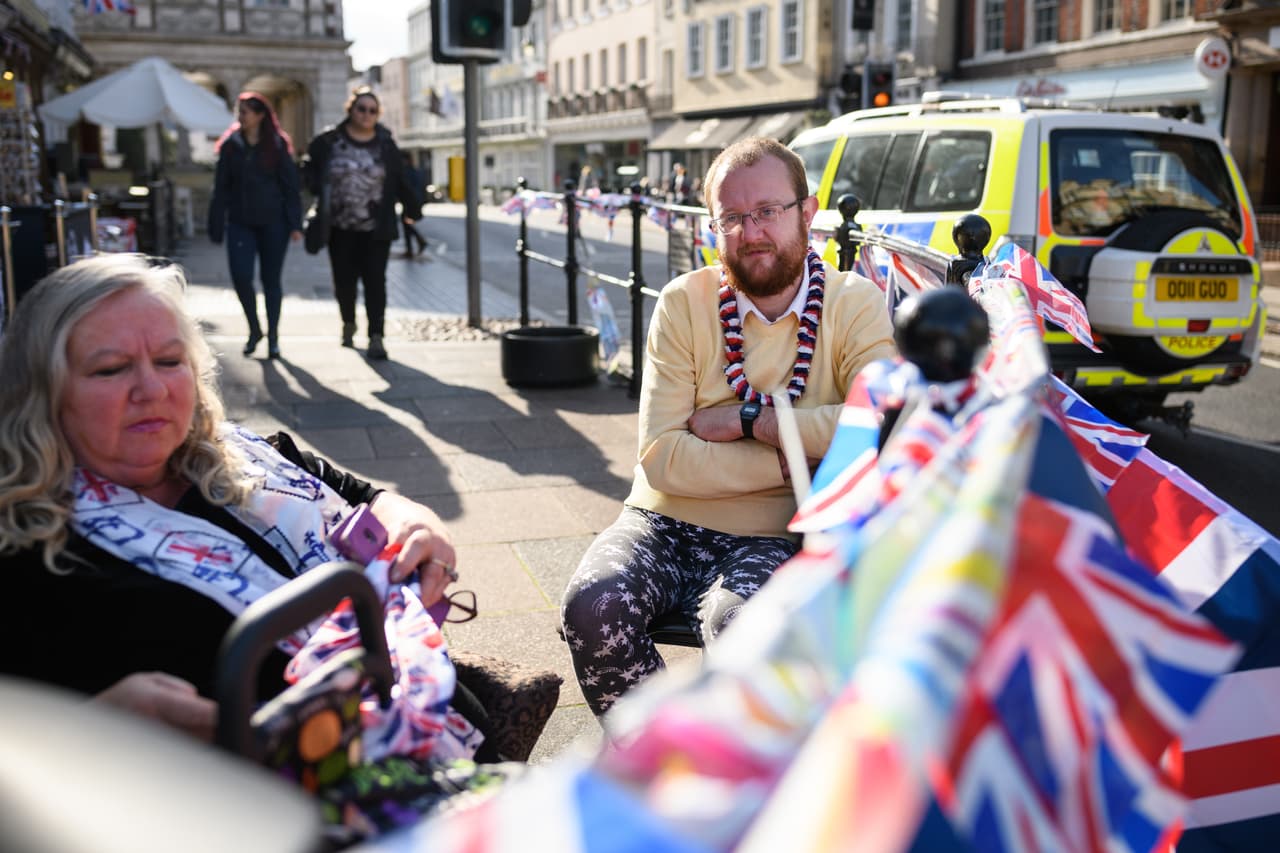 Se calcula que 1,200 personas, ciudadanos de a pie, acudirán hasta el castillo para ser testigos de excepción de las nupcias de la hija pequeña de el príncipe Andrés y Sarah Ferguson.