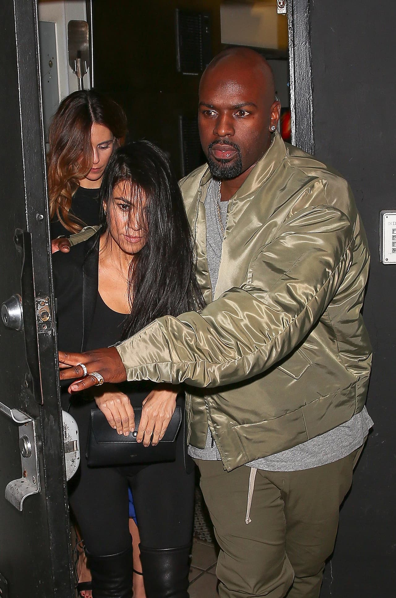 Cuando salió de la fiesta los paparazzi ya la esperaban.