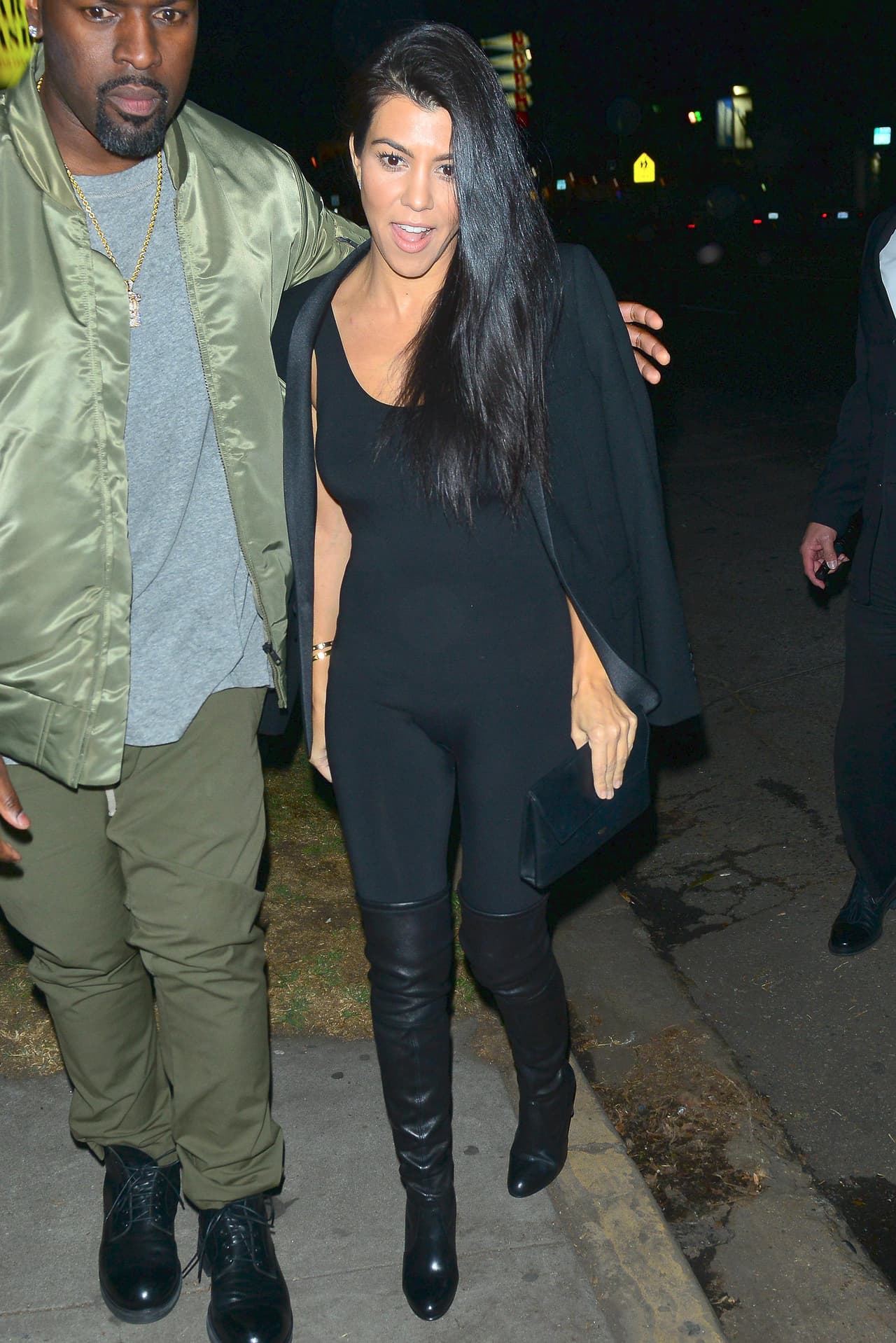 Ya no se esconde de las fiestas.