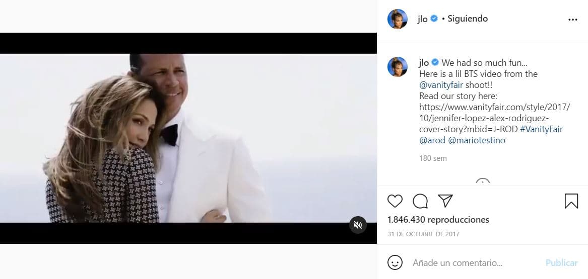 En octubre, protagonizaron su primera portada, fueron elegidos por la revista 
<a>Vanity Fair</a>, para aparecer en un amplio reportaje, que incluyó fotos de Mario Testino y la historia de cómo comenzaron a salir: ella lo vio en un restaurante, lo saludó y horas después él la llamó y salieron.