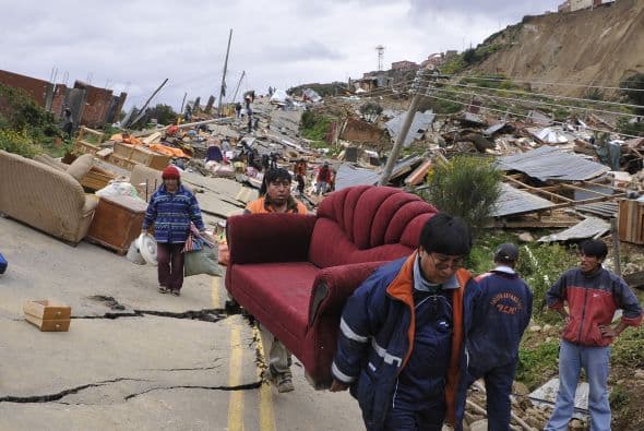El deslizamiento de la tierra en La Paz, afectó aproximadamente 100 hectáreas donde están instaladas ocho asentamientos.