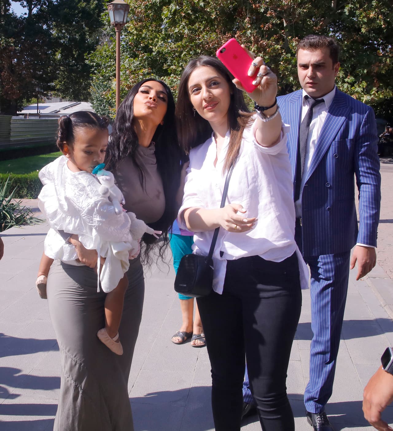 En la charla relató un reciente episodio amargo en el que 
<b><a href="https://www.univision.com/entretenimiento/kim-kardashian-cree-que-dios-le-envio-un-mensaje-contundente-con-su-hija-chicago">su hija Chicago</a></b> (con ella en brazos) fue la protagonista. 
<br>