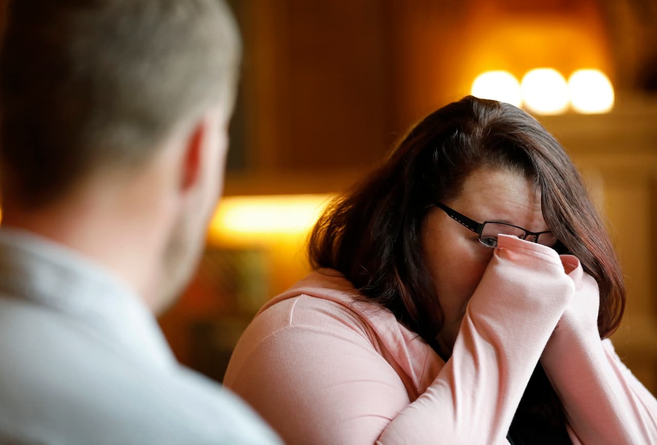 Andy Sandness recibió un transplante hace 16 meses con el rostro de Calen 'Rudy' Ross, un hombre que se suicidó. Ahora, Sandness conoció a la viuda del hombre cuyo rostro se convirtió en el suyo. Ella decidió donar la cara de quien fuera su pareja desde la adolescencia a un hombre que por casi una década vivió con el rostro desfigurado.
<br>