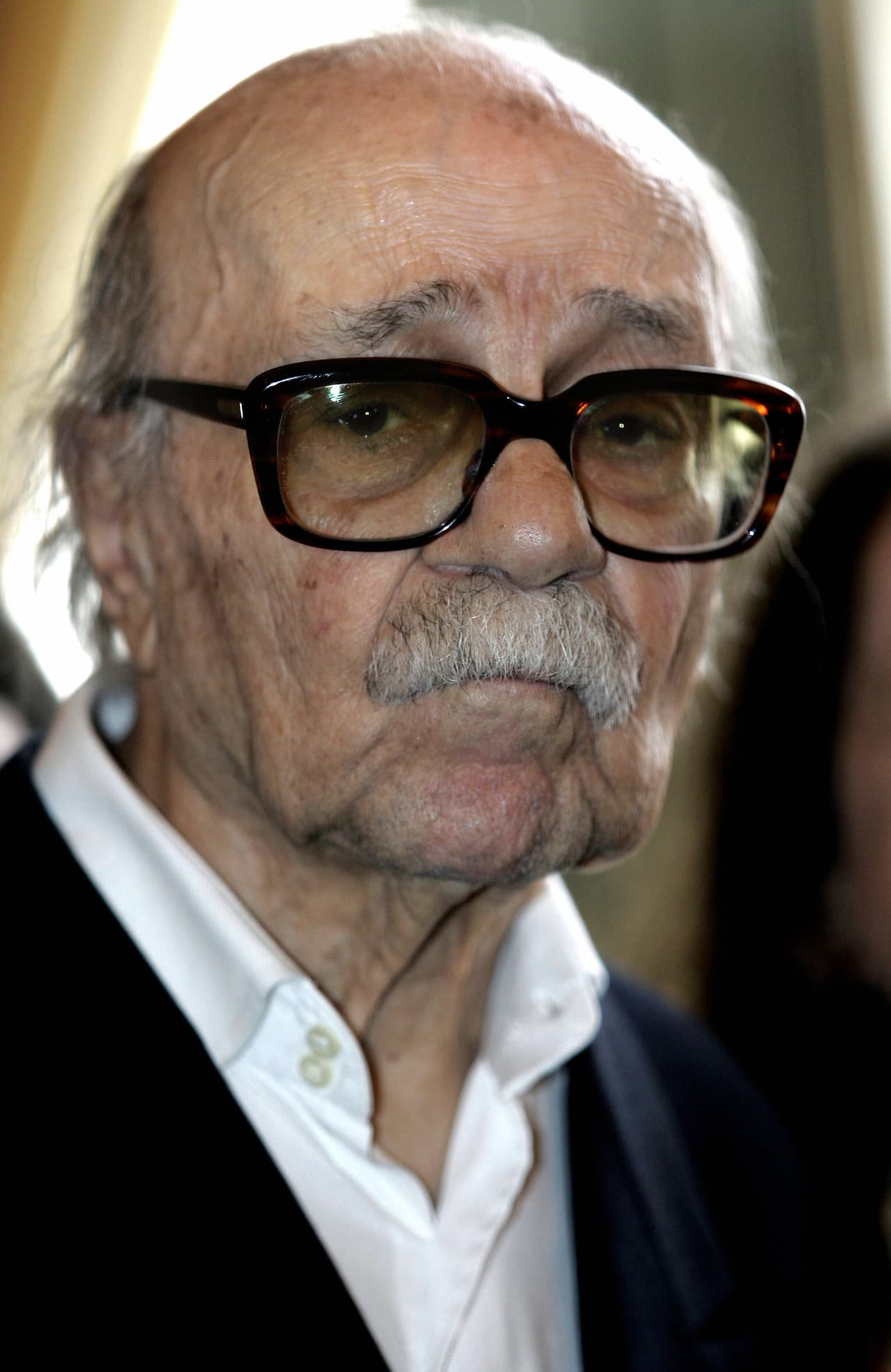 El escritor argentino de carácter atormentado y prosa pesimista, Ernesto Sábato, sufría en realidad de depresión. Su forma oscura de ver la vida, que exorcizaba en sus textos, le llevó por los tortuosos caminos de la depresión, muchas veces asociados al genio atormentado.