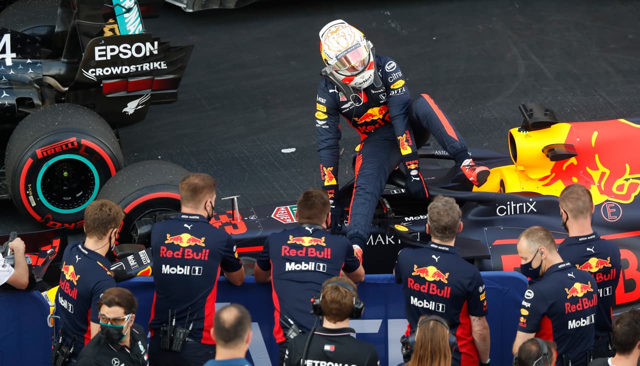 Verstappen y Bottas saldrán en la segunda y tercera posición, respectivamente. Ricciardo, Sainz, Ocon, Norris, Gasly y Albon, completan los primeros 10; Stroll arrancará en 13.