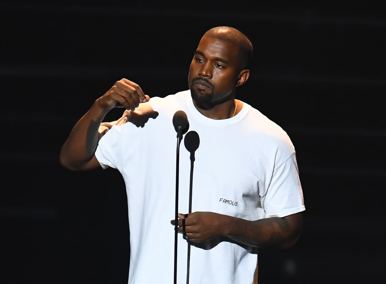 Kanye West ingresa en el hospital por 'agotamiento'