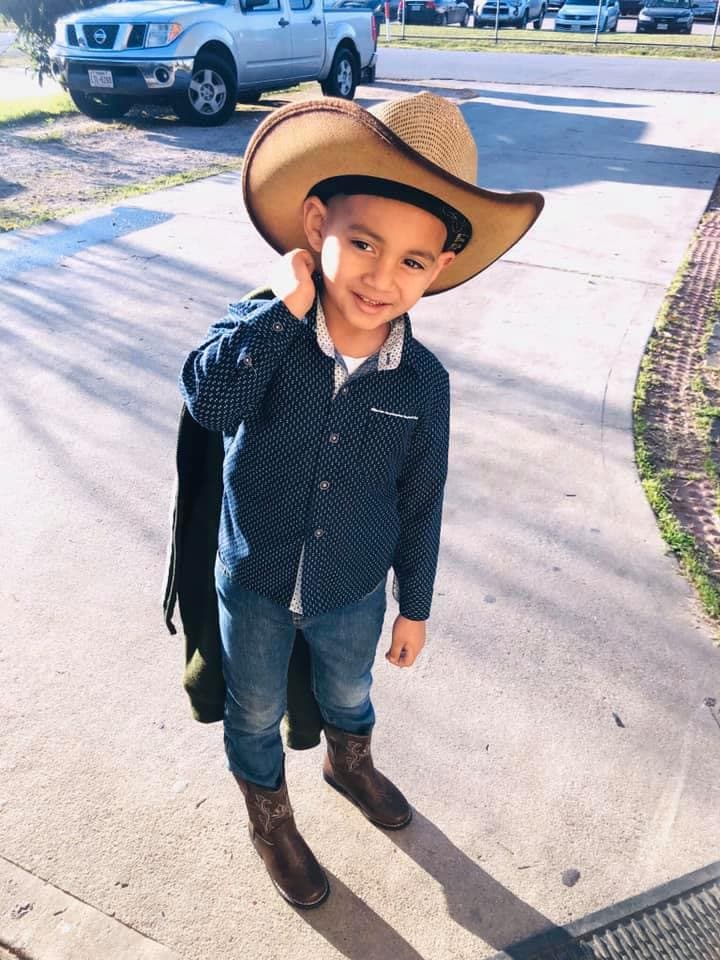 <a href="https://www.facebook.com/HOND.Oscar13?comment_id=Y29tbWVudDozNzM5NTkxODM2MDY5MTY1XzM3Mzk2MjgzNjYwNjU1MTI%3D">Mary Zelaya:</a> Mi hijo. Bien feliz 😀