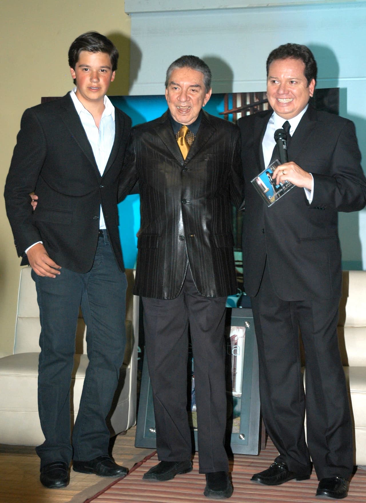 "Entonces cierra la puerta, se sienta mi papá y me dijo '¿te diste cuenta de lo que acaba de pasar?', le digo 'sí, papá':
<b>'Te acabas de hacer el hombre más popular de México'</b>, me dijo".