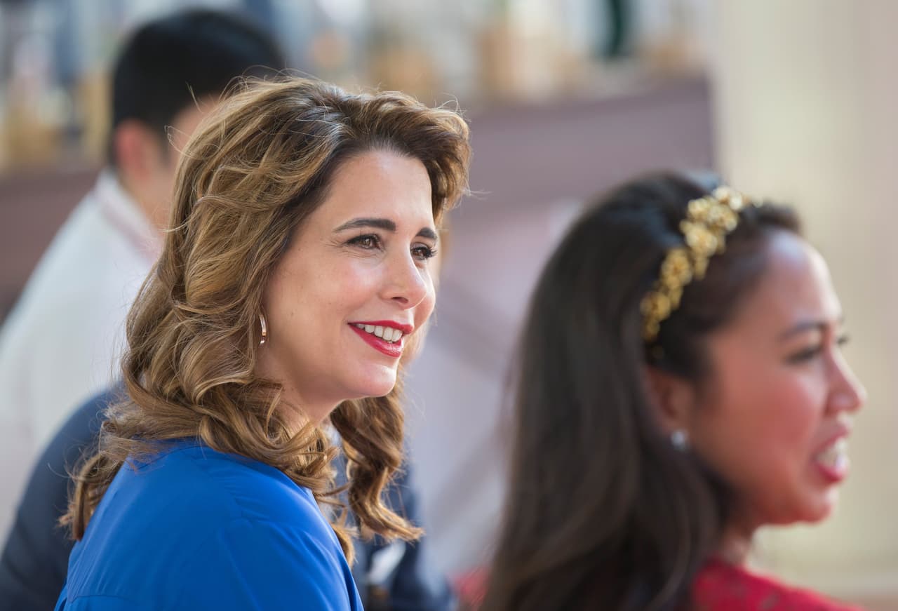 Aparentemente, se refugió en Alemania y luego viajó a Reino Unido donde, según publica 
<a href="https://www.telegraph.co.uk/news/2019/07/03/dubais-princess-haya-flees-uk-learning-disturbing-facts-return/?WT.mcid=eDM1044171&WT.tsrc=email&etype=Edi_FPM_New_ES&utmsource=email&utm_medium=Edi_FPM_New_ES20190703&utm_campaign=DM1044171" target="_blank">The Telegraph</a>, se habría hospedado en la casa de la familia real de los Emiratos en los jardines del palacio de Kensington.