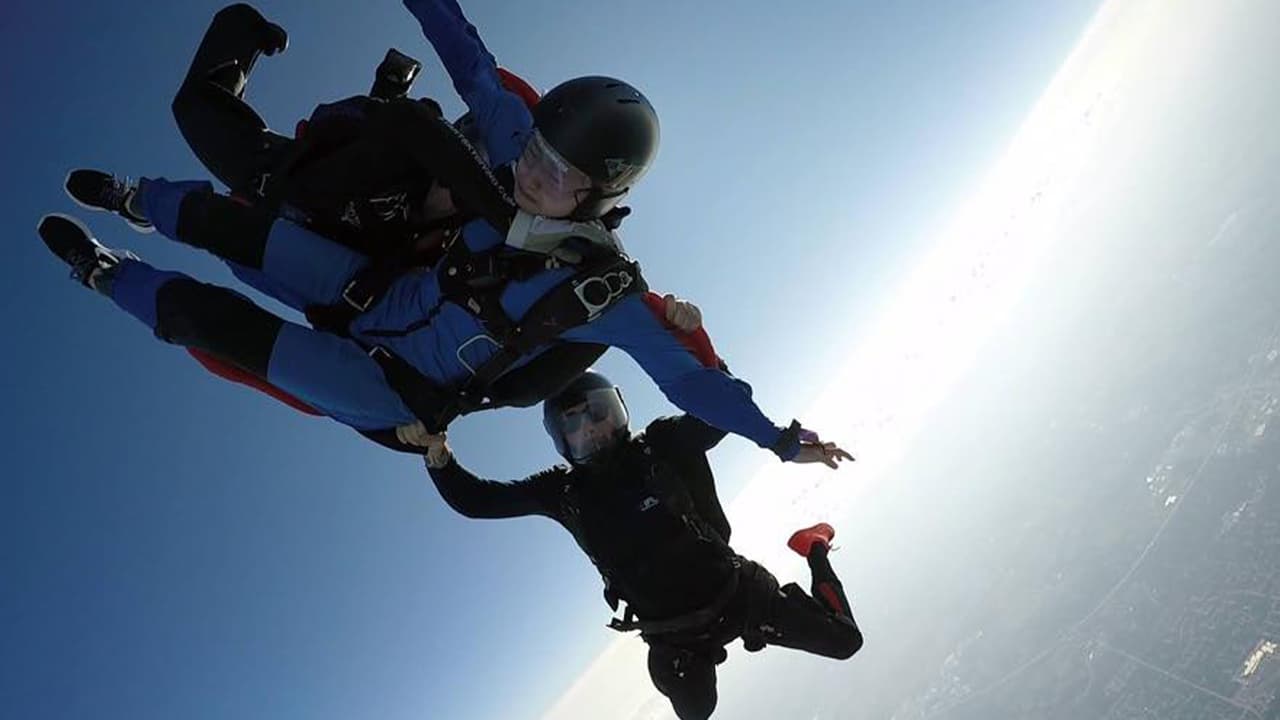 Nick Esposito, de 35 años, un paracaídista experimentado, murió el domingo junto a Jeanna Renee Triplicata, de 18 años, luego que el paracaídas que usaban no abriera correctamente.